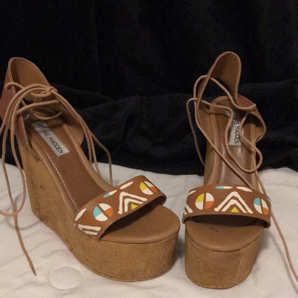 Steve Madden Bikini style woman’s cork look leather wedge lace up sandal size 9